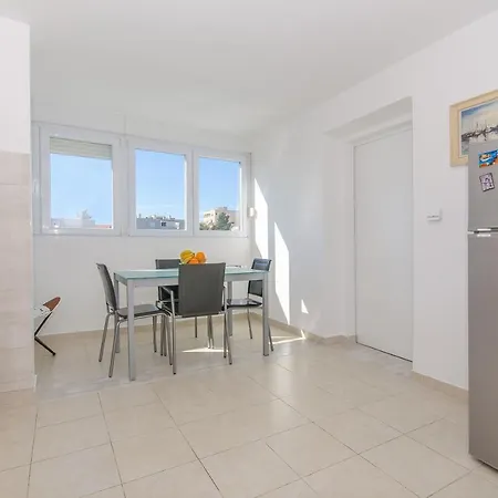 Апартаменты Spacious Apartment Neven Near Center, With Two Ac Units