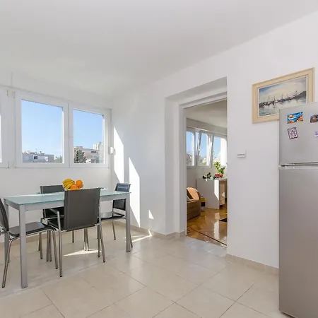 Apartament Spacious Neven Near Center, With Two Ac Units *