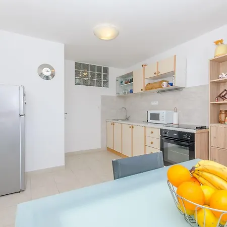 Апартаменты Spacious Apartment Neven Near Center, With Two Ac Units