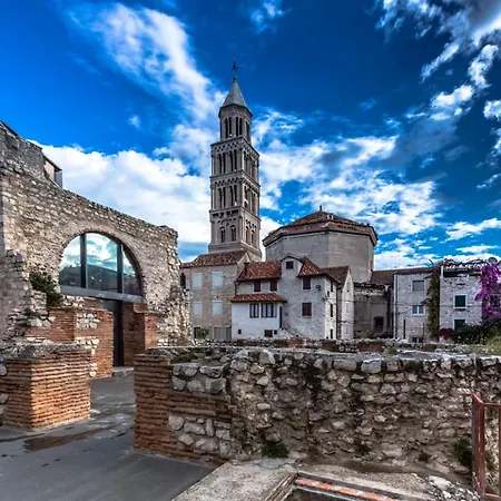 Spacious Apartment Neven Near Center, With Two Ac Units *