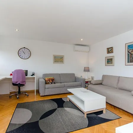 Spacious Apartment Neven Near Center, With Two Ac Units Апартаменты