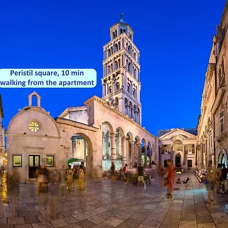 Spacious Neven Near Center, With Two Ac Units Apartament