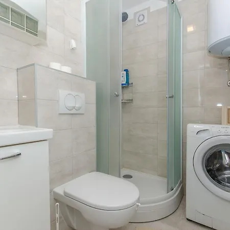 Spacious Apartment Neven Near Center, With Two Ac Units * Split