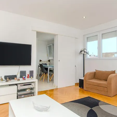 Spacious Apartment Neven Near Center, With Two Ac Units Split