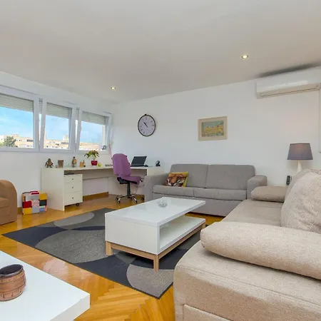Spacious Apartment Neven Near Center, With Two Ac Units * Split