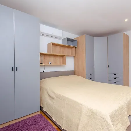 Apartment Spacious Apartment Neven Near Center, With Two Ac Units Split