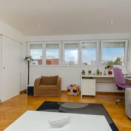 Spacious Apartment Neven Near Center, With Two Ac Units *